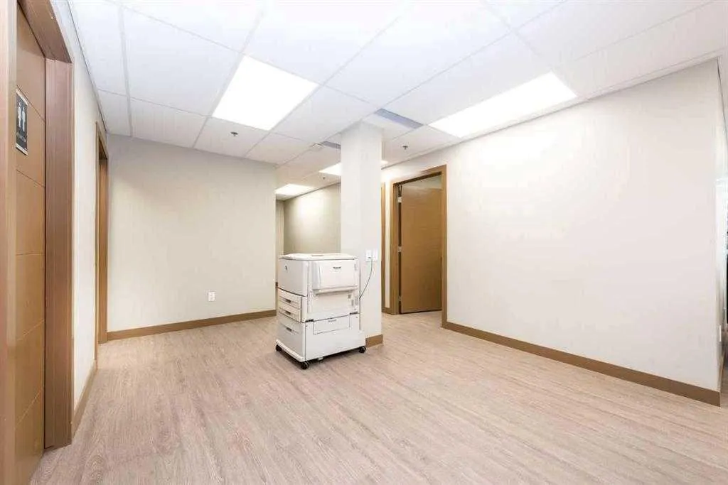 10985 38 Street NE, #103,105