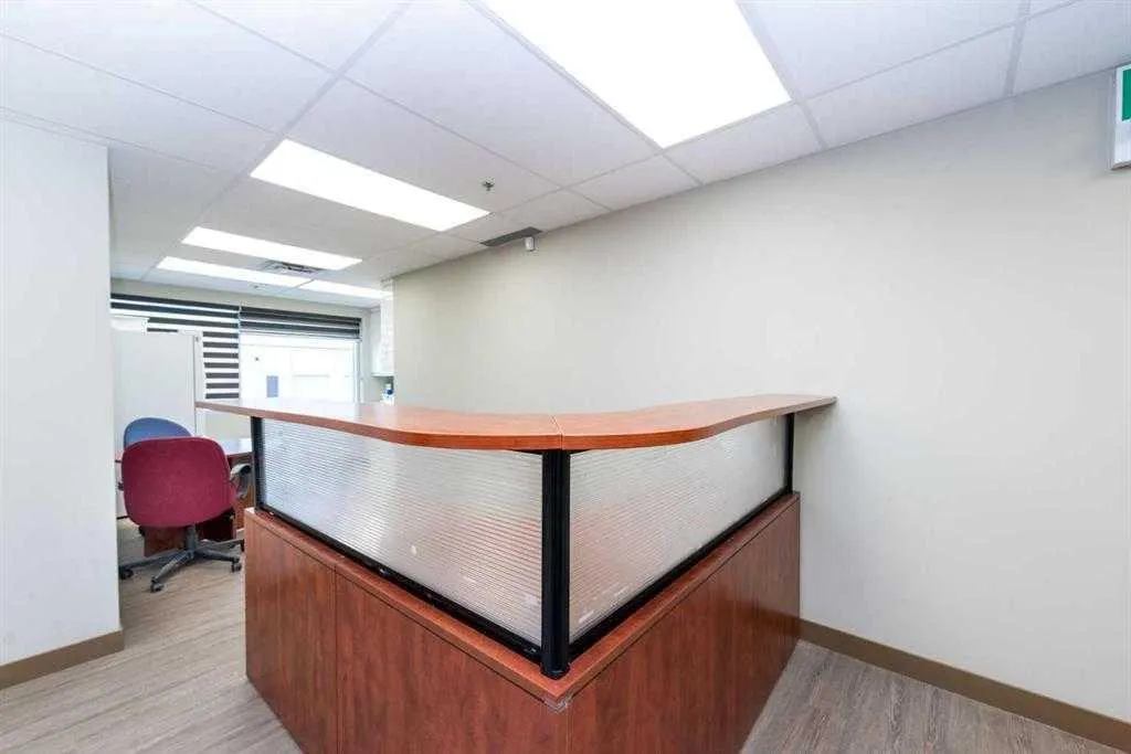 10985 38 Street NE, #103,105