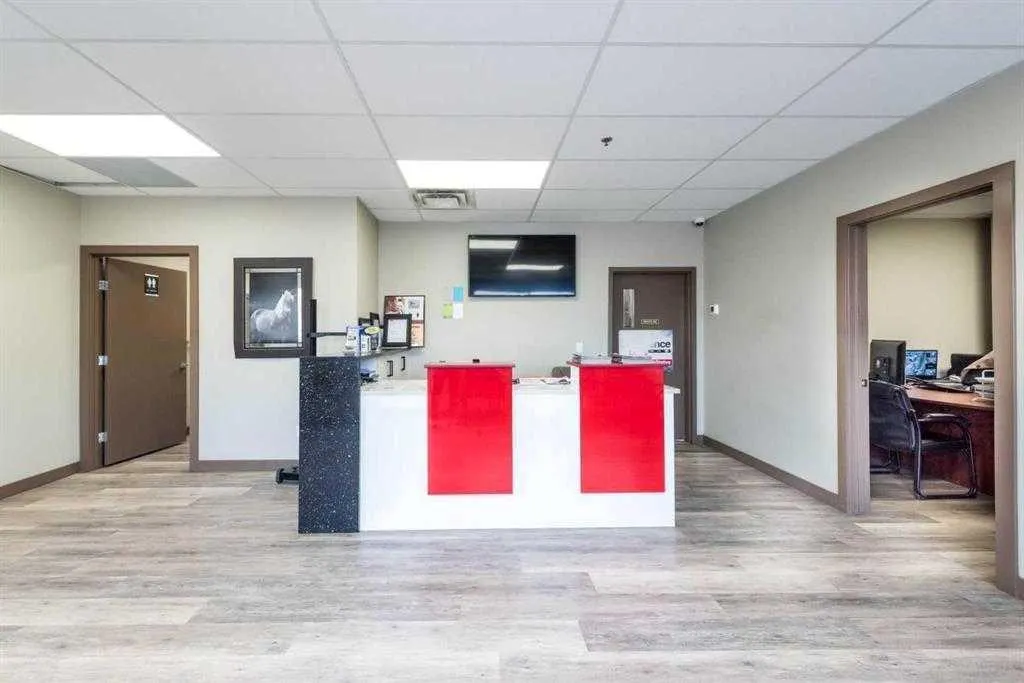 10985 38 Street NE, #103,105