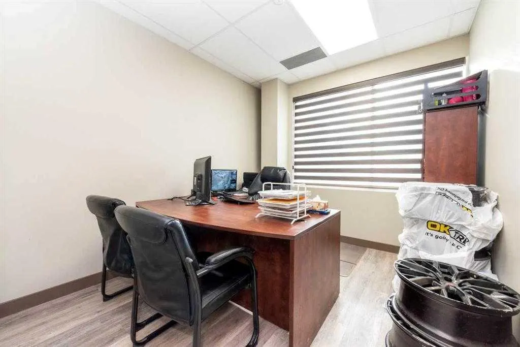 10985 38 Street NE, #103,105