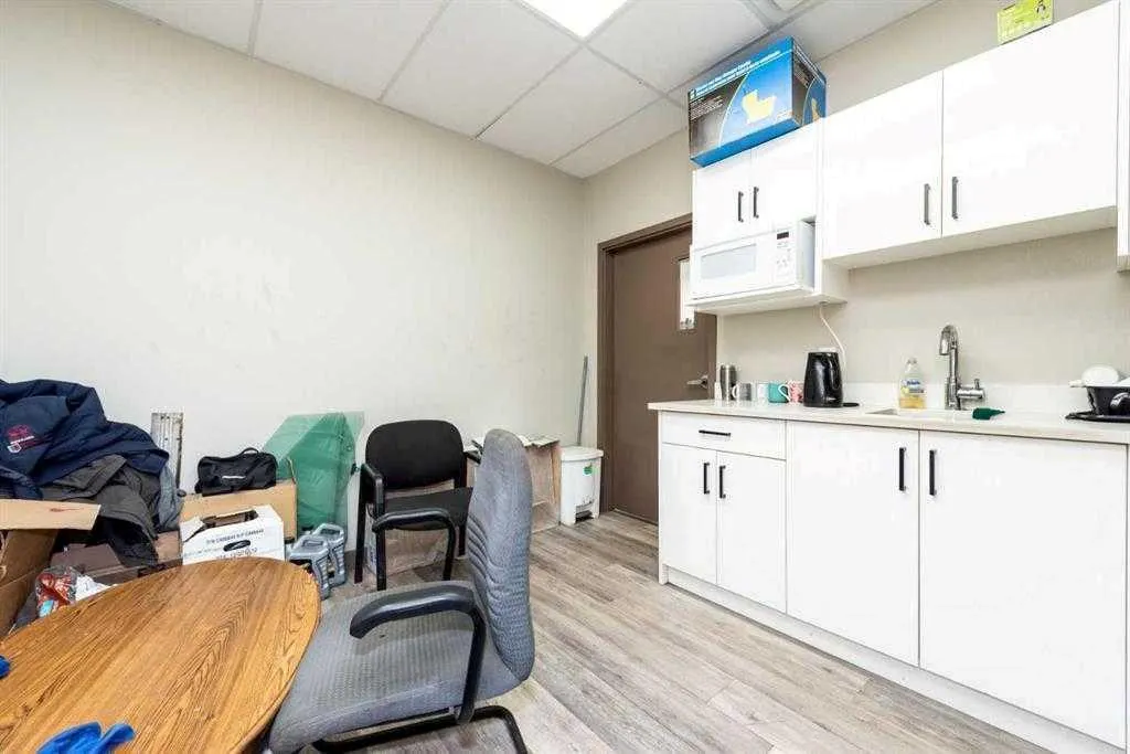 10985 38 Street NE, #103,105