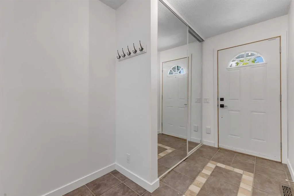 200 Shawnessy Drive SW, #14