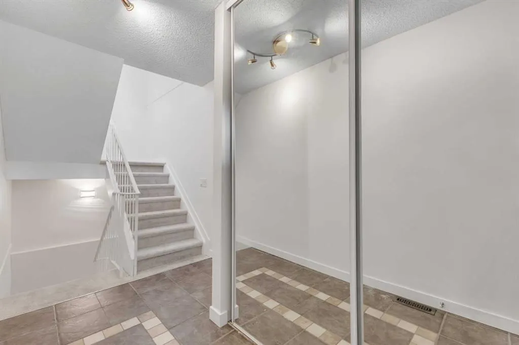 200 Shawnessy Drive SW, #14