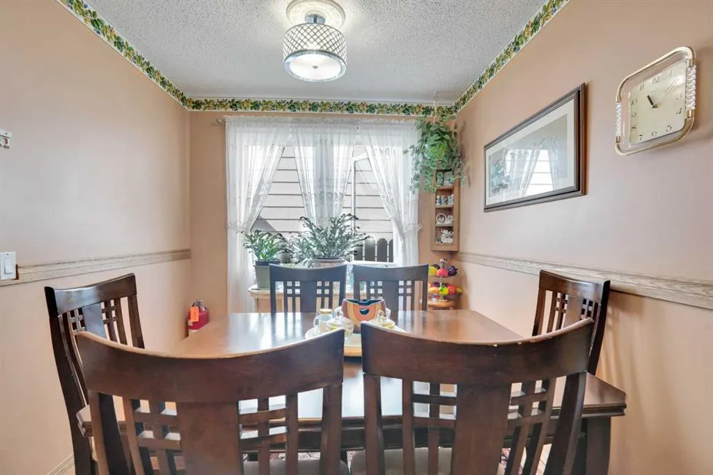 13 Falworth Way NE