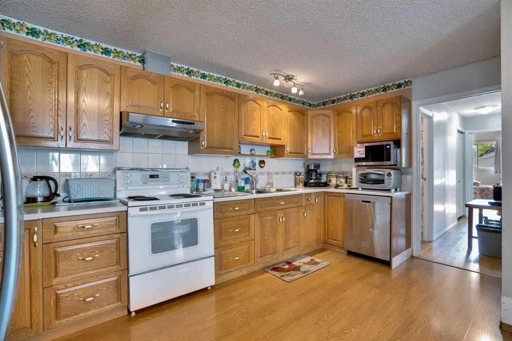 13 Falworth Way NE