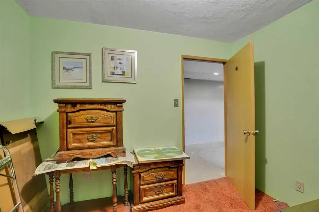 13 Falworth Way NE