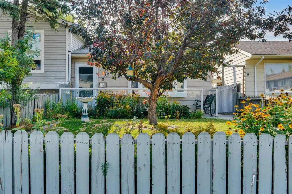 13 Falworth Way NE