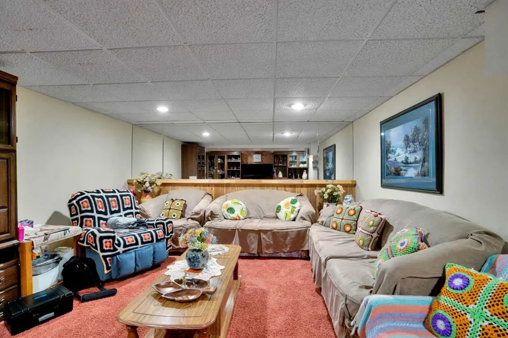 13 Falworth Way NE