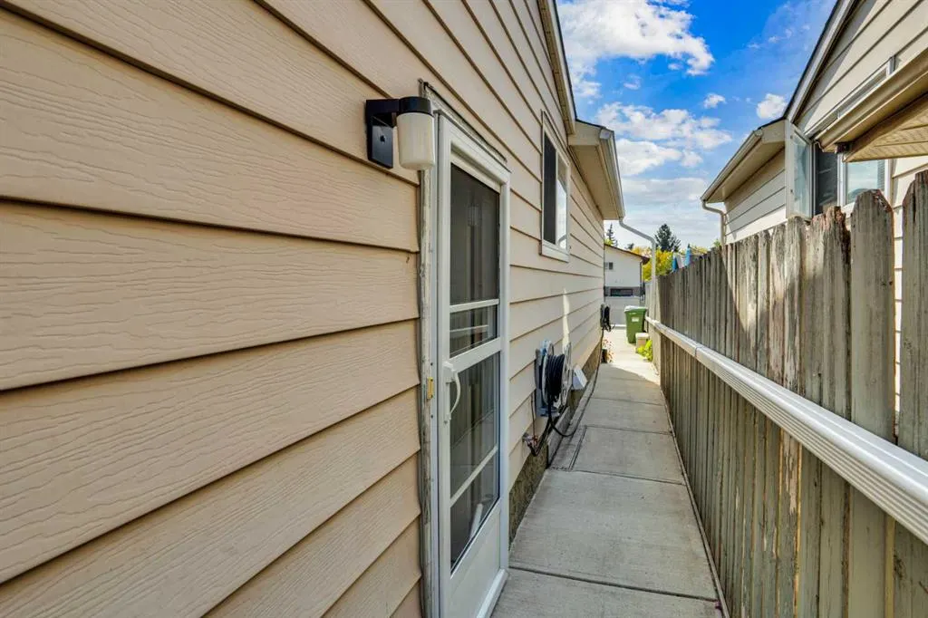 13 Falworth Way NE