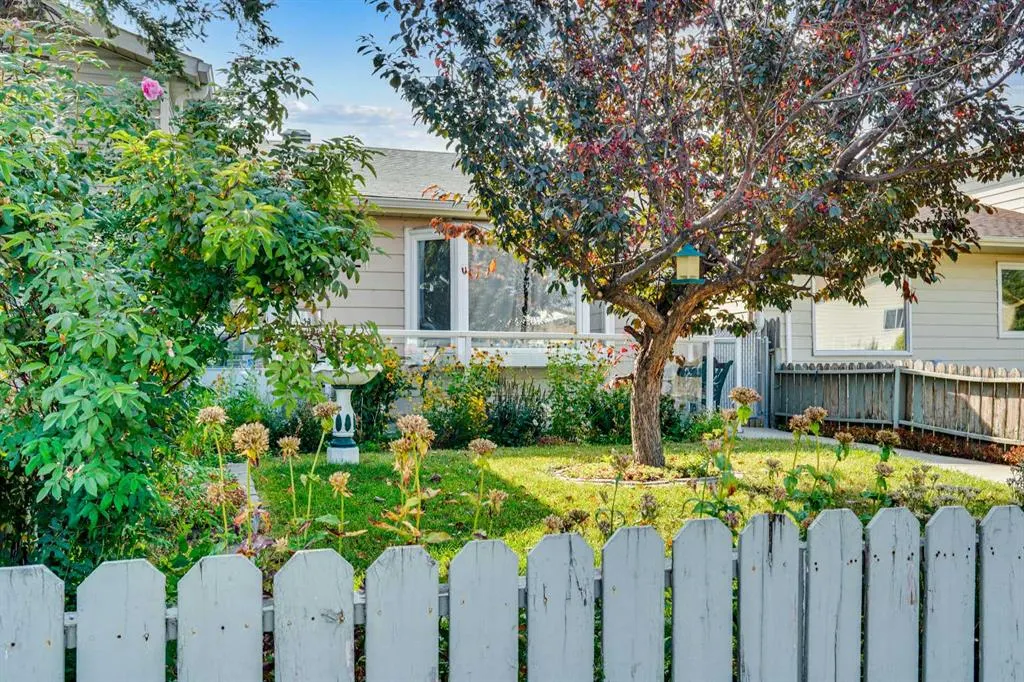13 Falworth Way NE