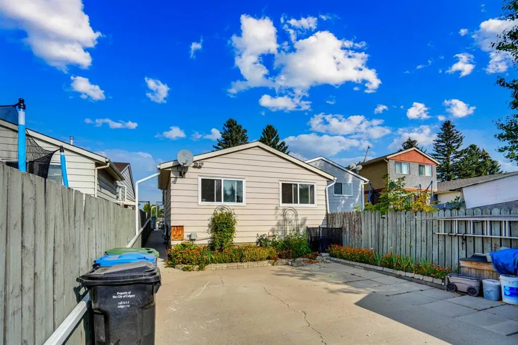 13 Falworth Way NE