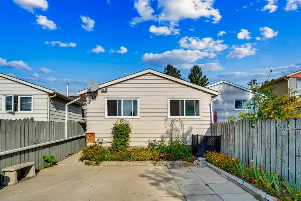 13 Falworth Way NE