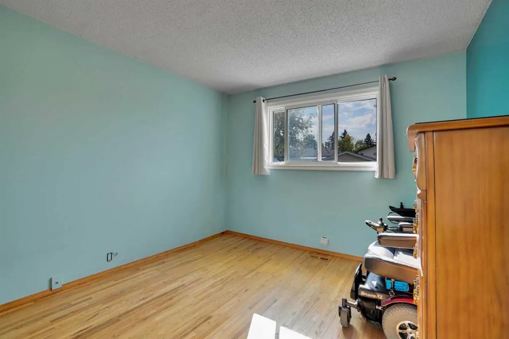 13 Falworth Way NE