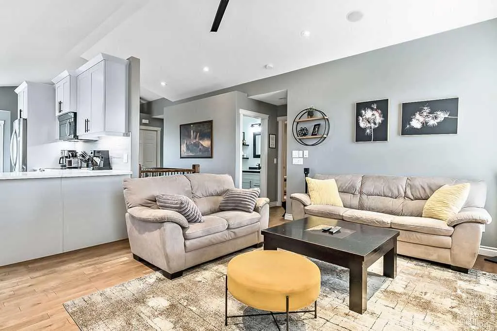 1957 High Country Drive NW