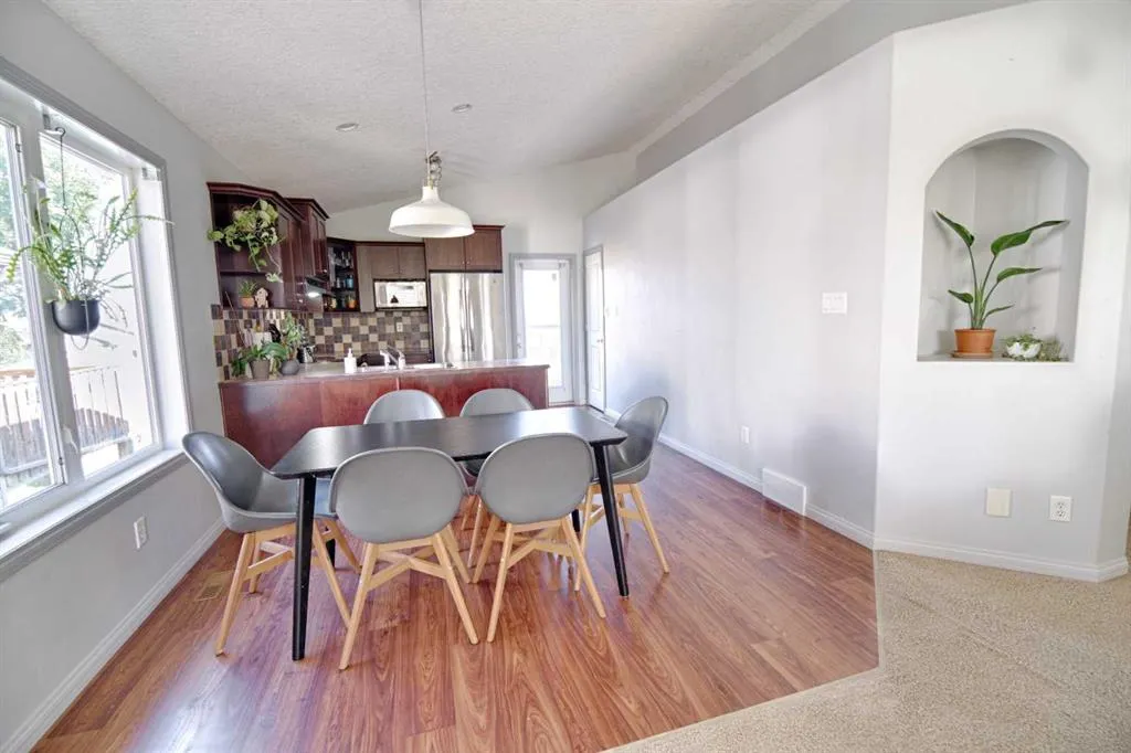 212 Tartan Circle W
