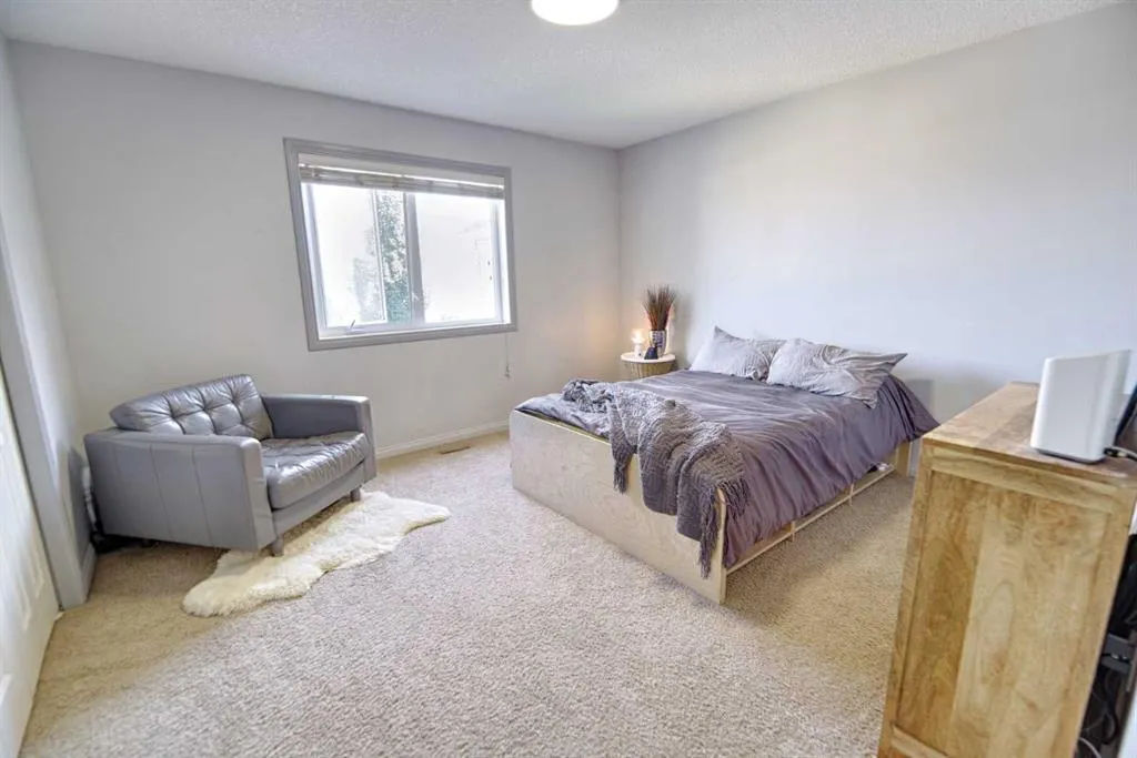 212 Tartan Circle W