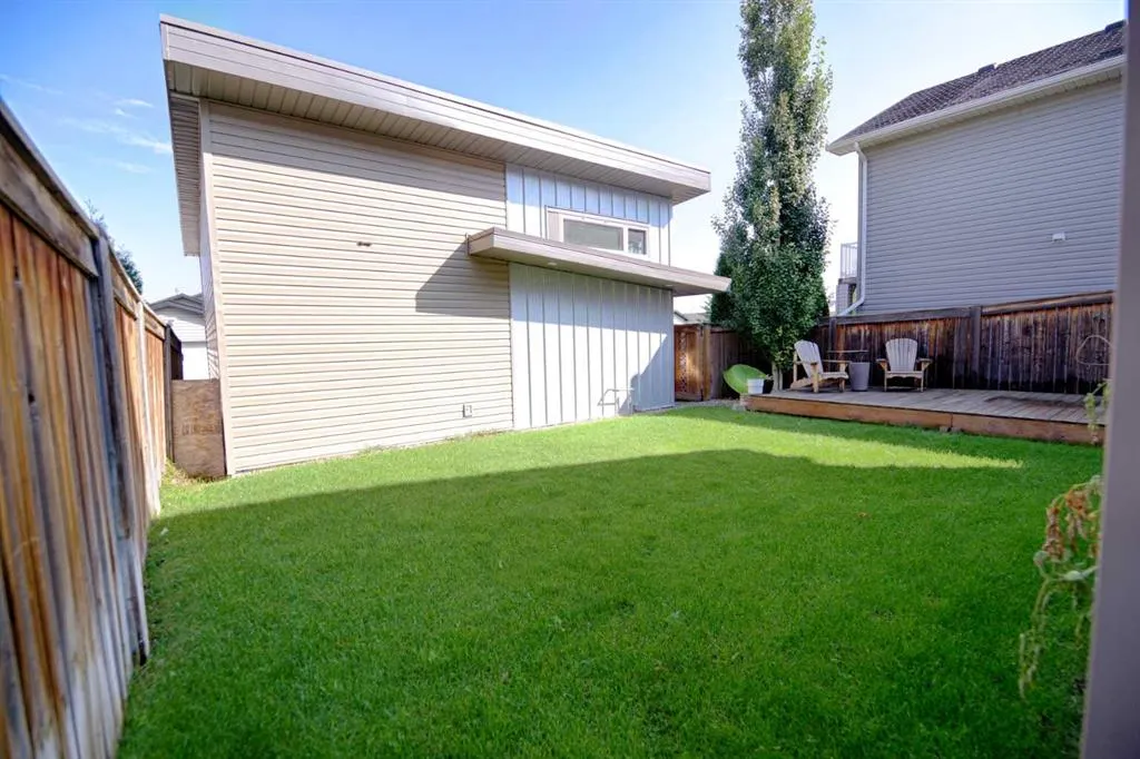212 Tartan Circle W