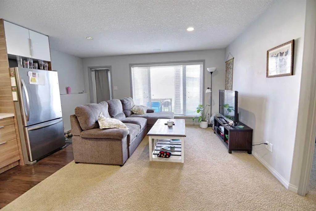 212 Tartan Circle W