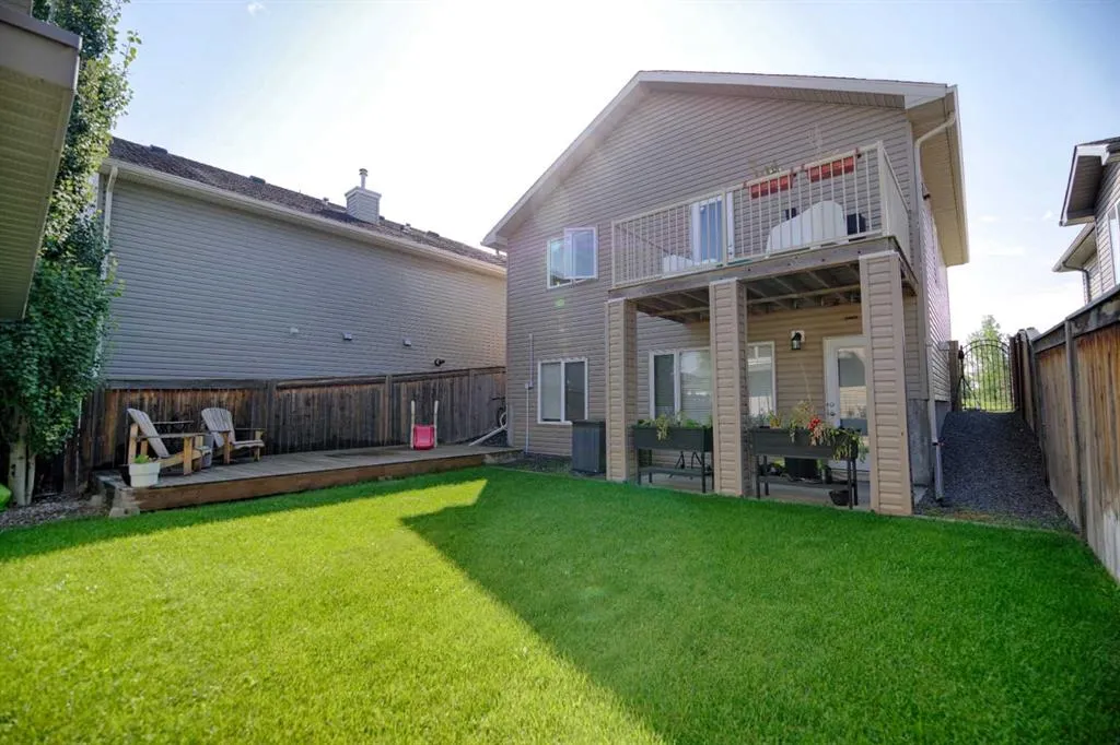 212 Tartan Circle W