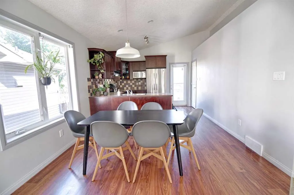 212 Tartan Circle W