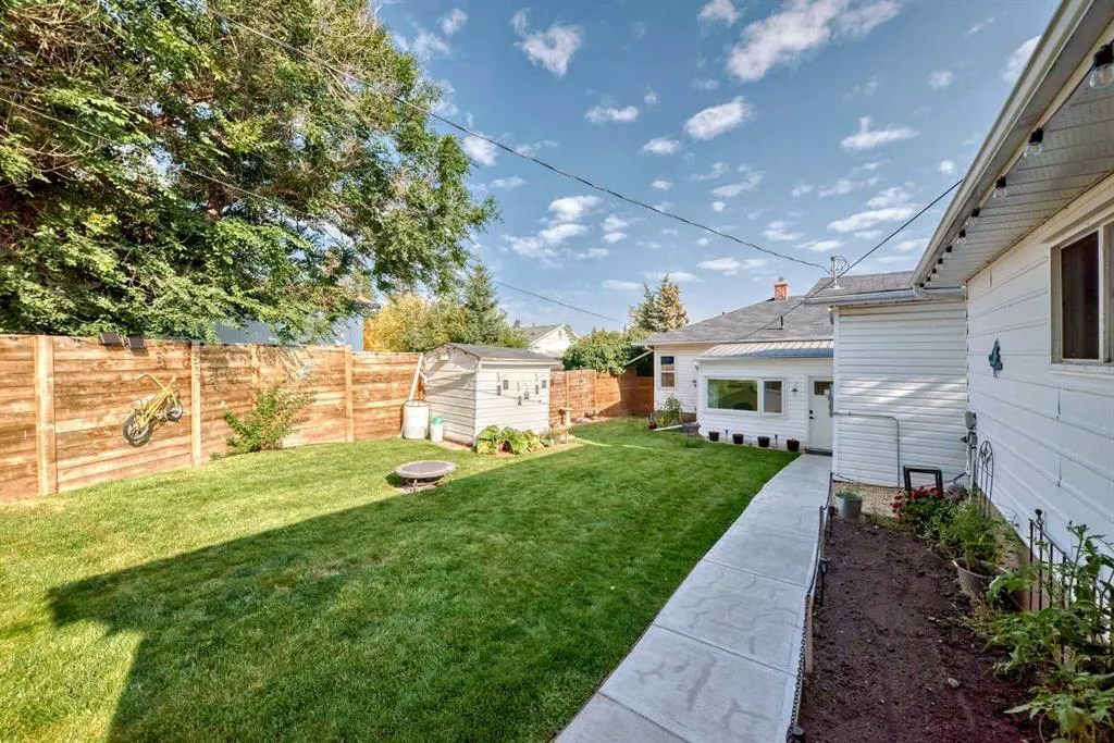 5001 44 Ave
