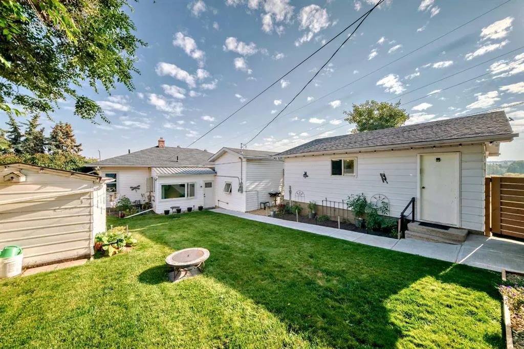 5001 44 Ave