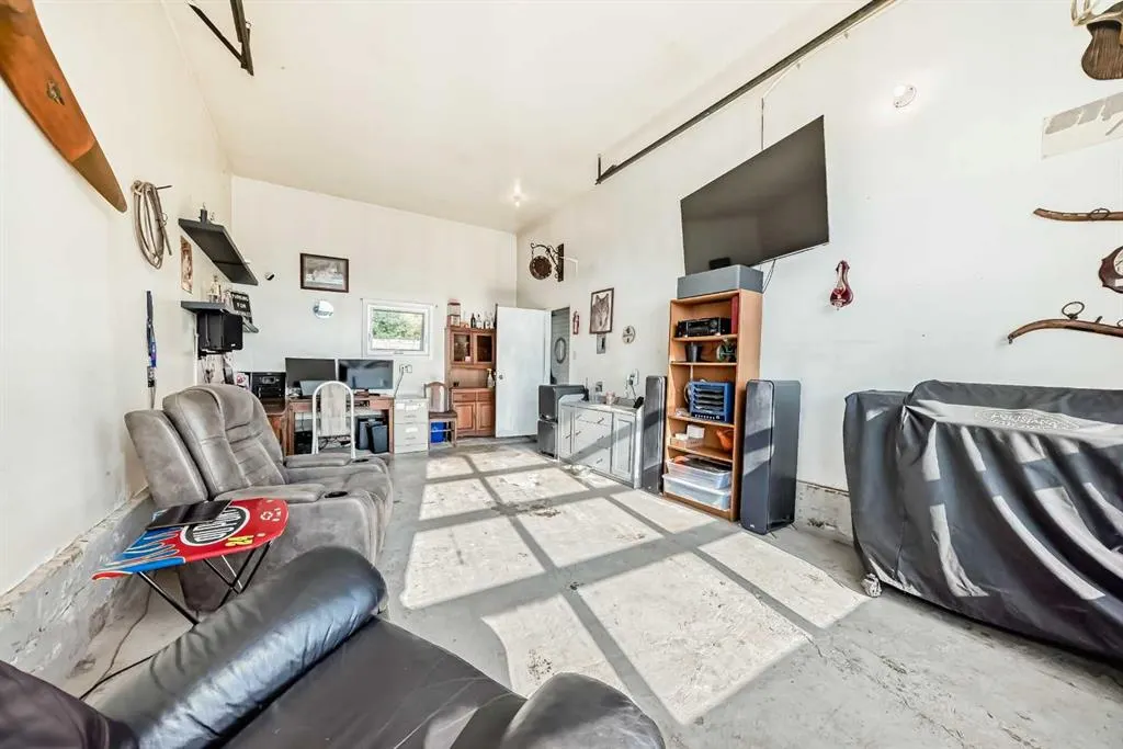 5001 44 Ave