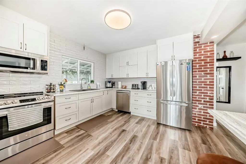 5001 44 Ave