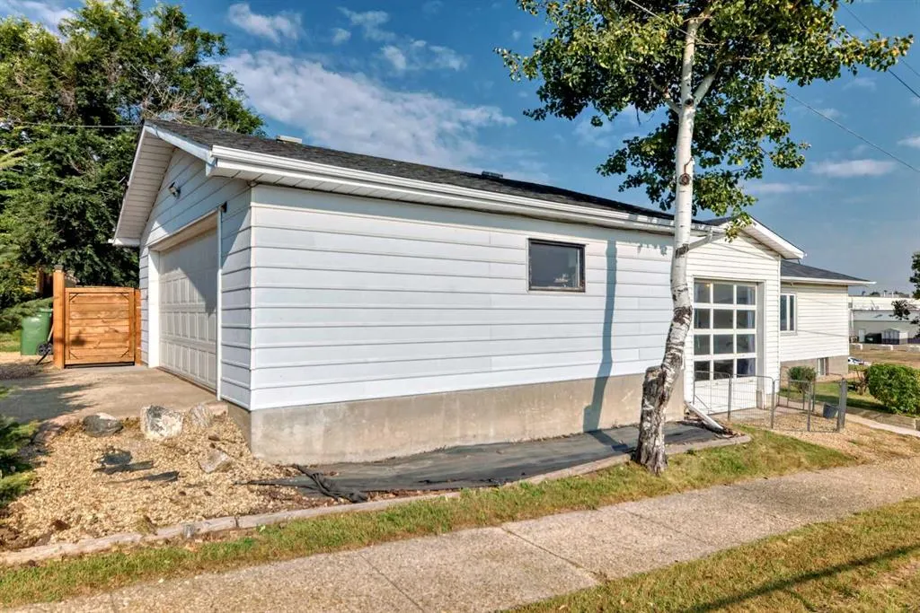 5001 44 Ave