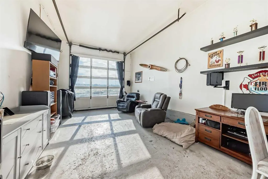 5001 44 Ave