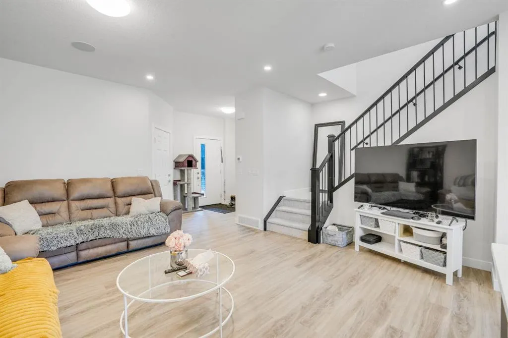 28 Midtown Close SW