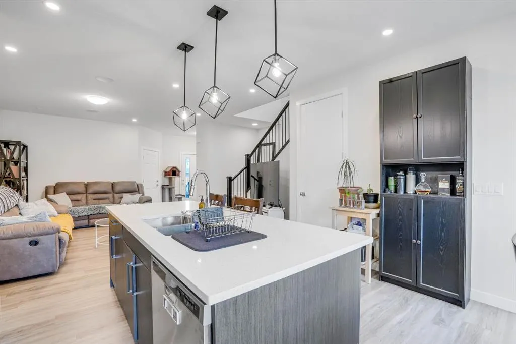 28 Midtown Close SW
