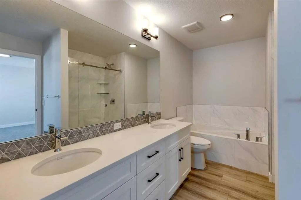 180 Sora Terrace SE