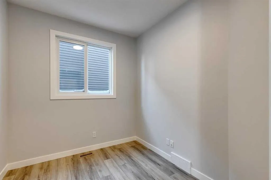 180 Sora Terrace SE