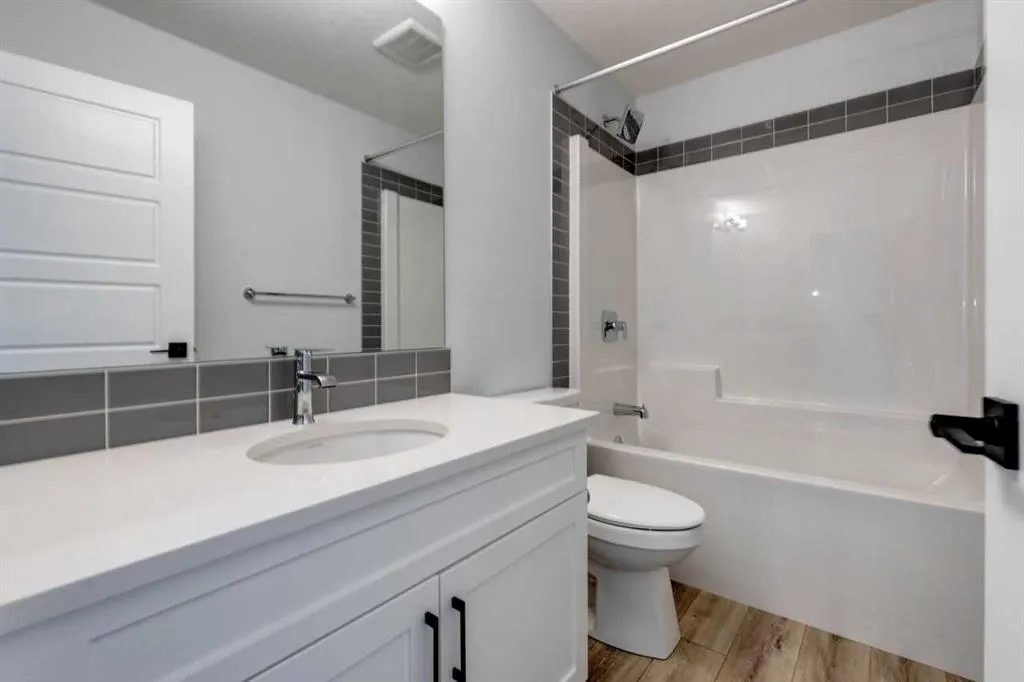 180 Sora Terrace SE