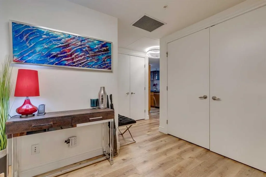 817 15 Avenue SW, #207
