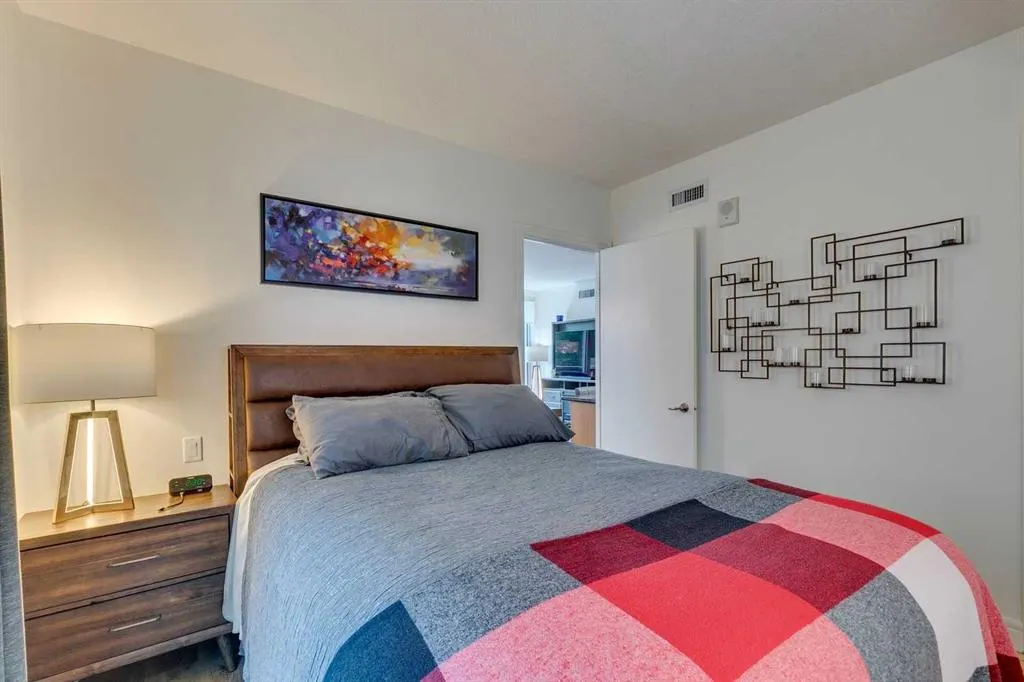 817 15 Avenue SW, #207