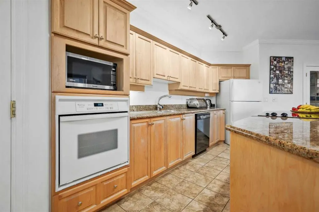 60 24 Avenue SW, #210