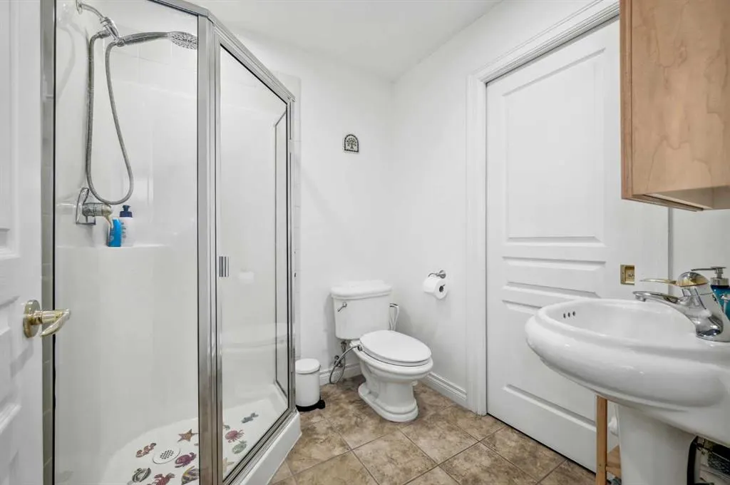 60 24 Avenue SW, #210
