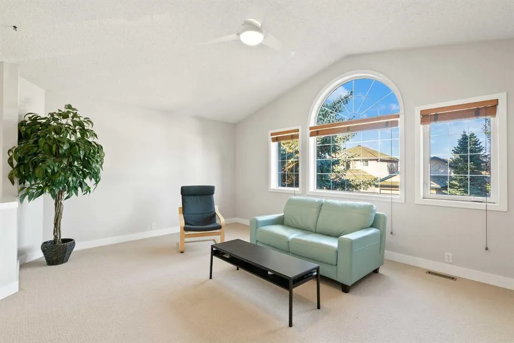 45 Mt Douglas Close SE