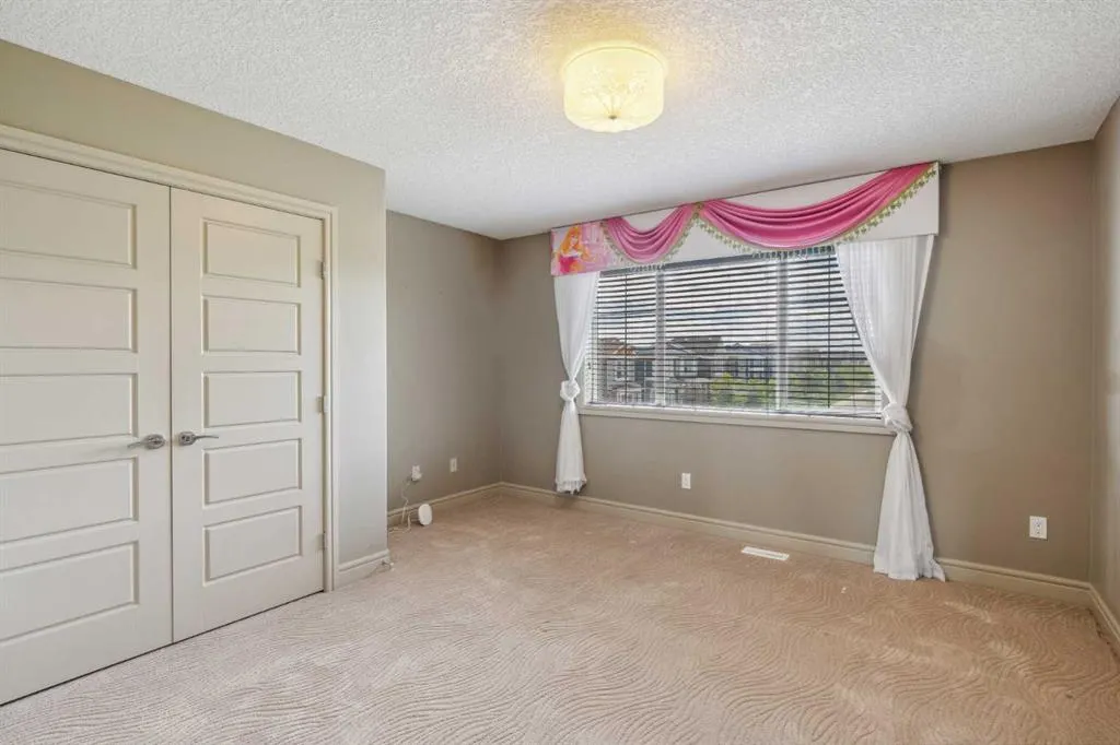 152 Evansborough Way NW