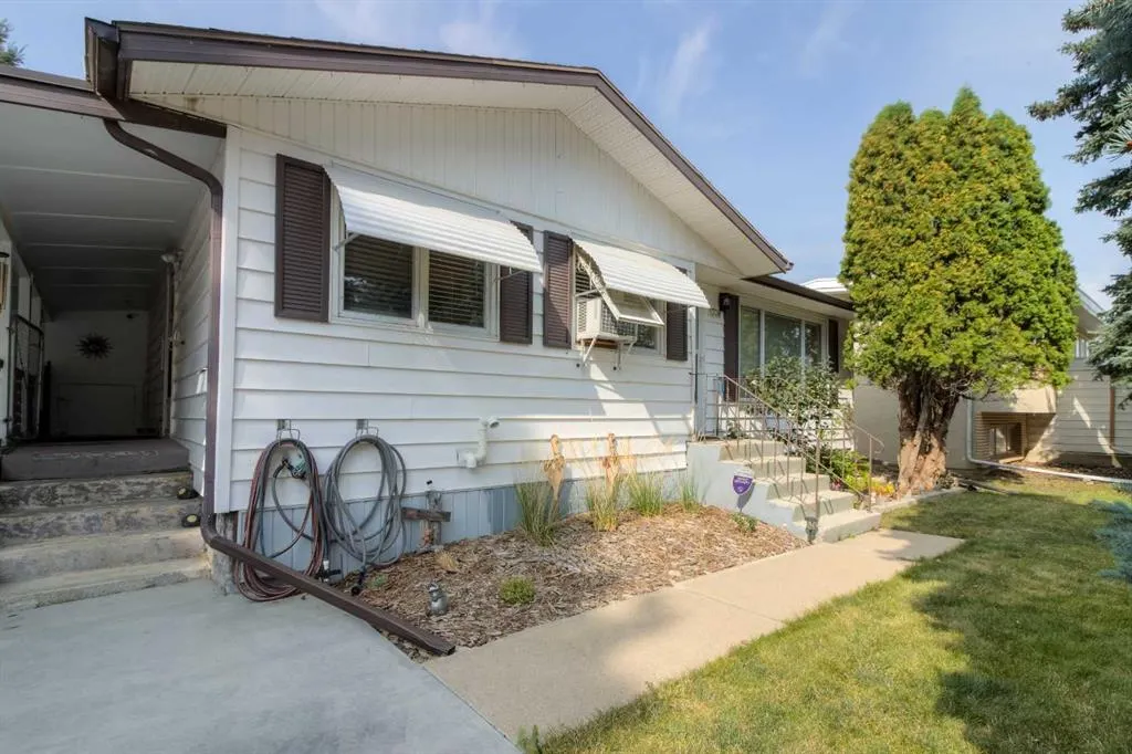 1708 Lakeside Road S