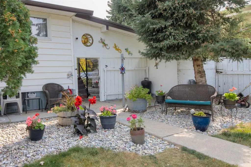 1708 Lakeside Road S