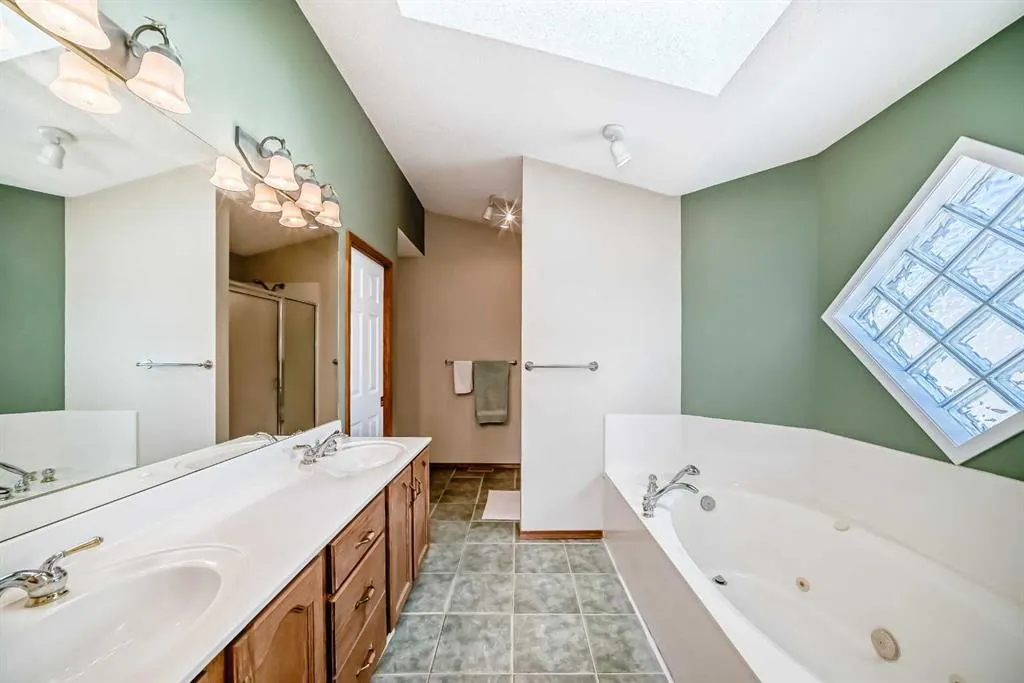 41 Covette Bay NE