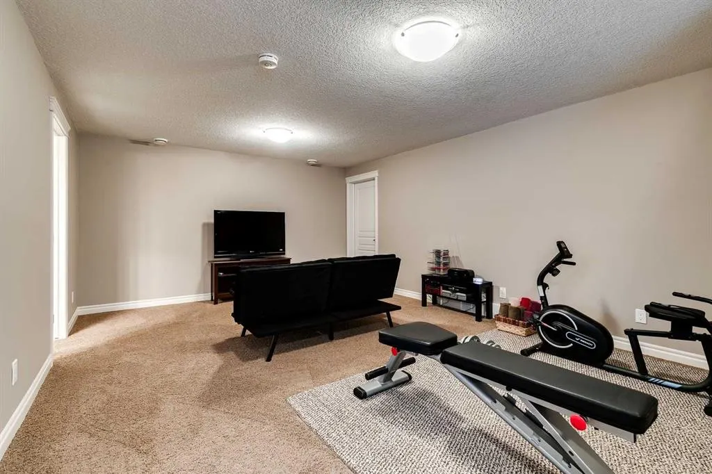 399 Hillcrest Circle SW