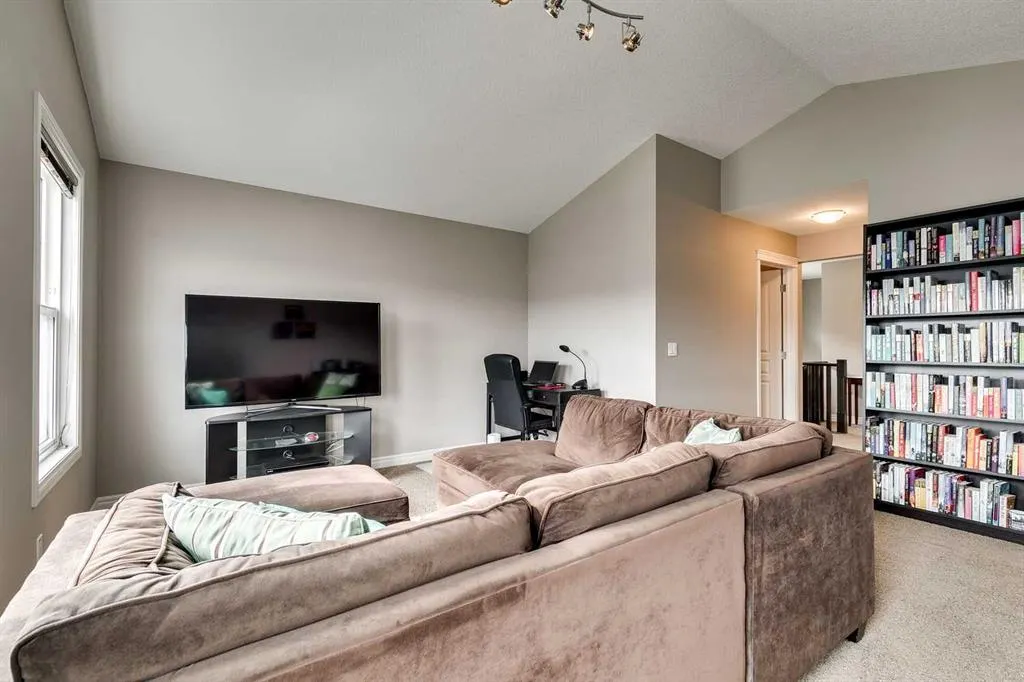 399 Hillcrest Circle SW