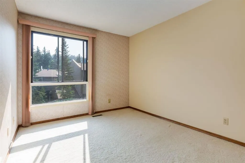 20 Point Mckay Court NW