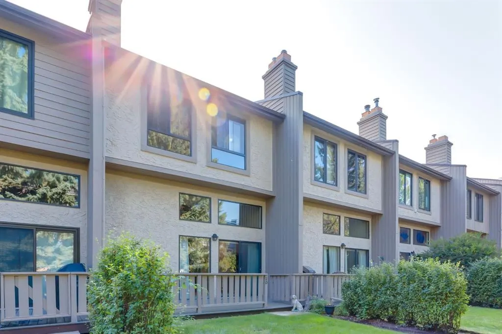 20 Point Mckay Court NW