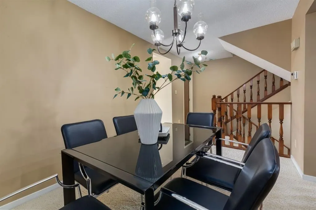20 Point Mckay Court NW