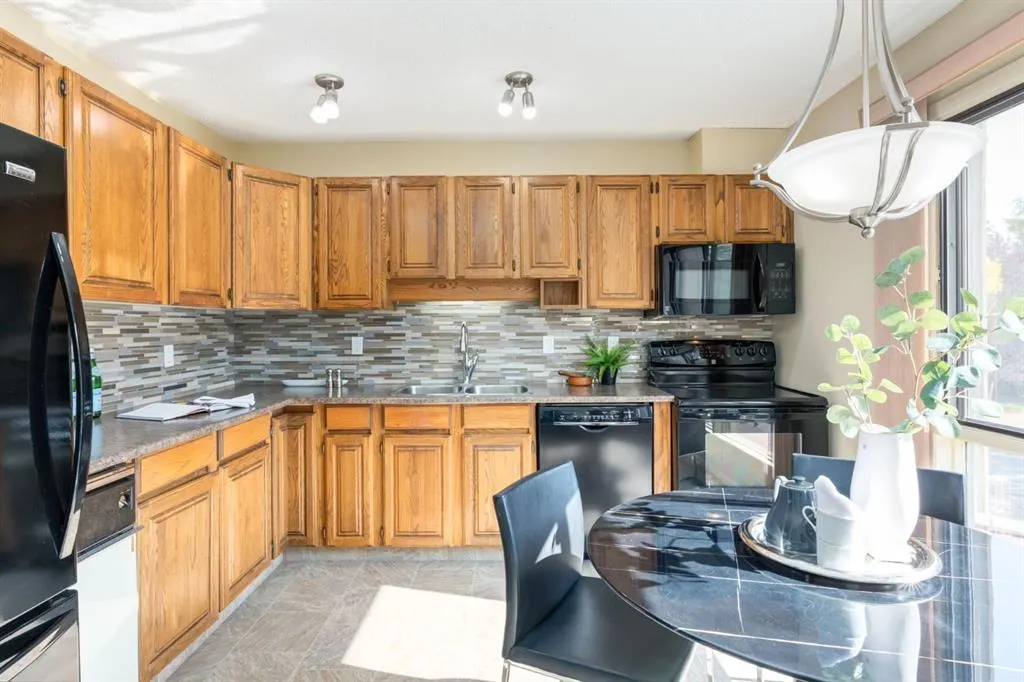 20 Point Mckay Court NW